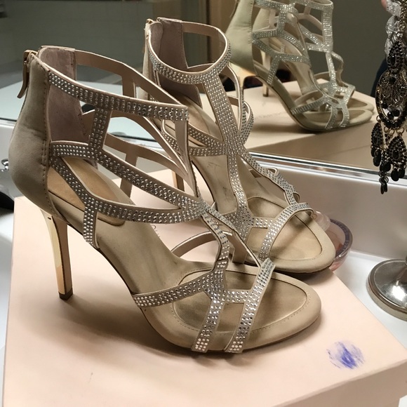 BCBG HEELS - Picture 3 of 7