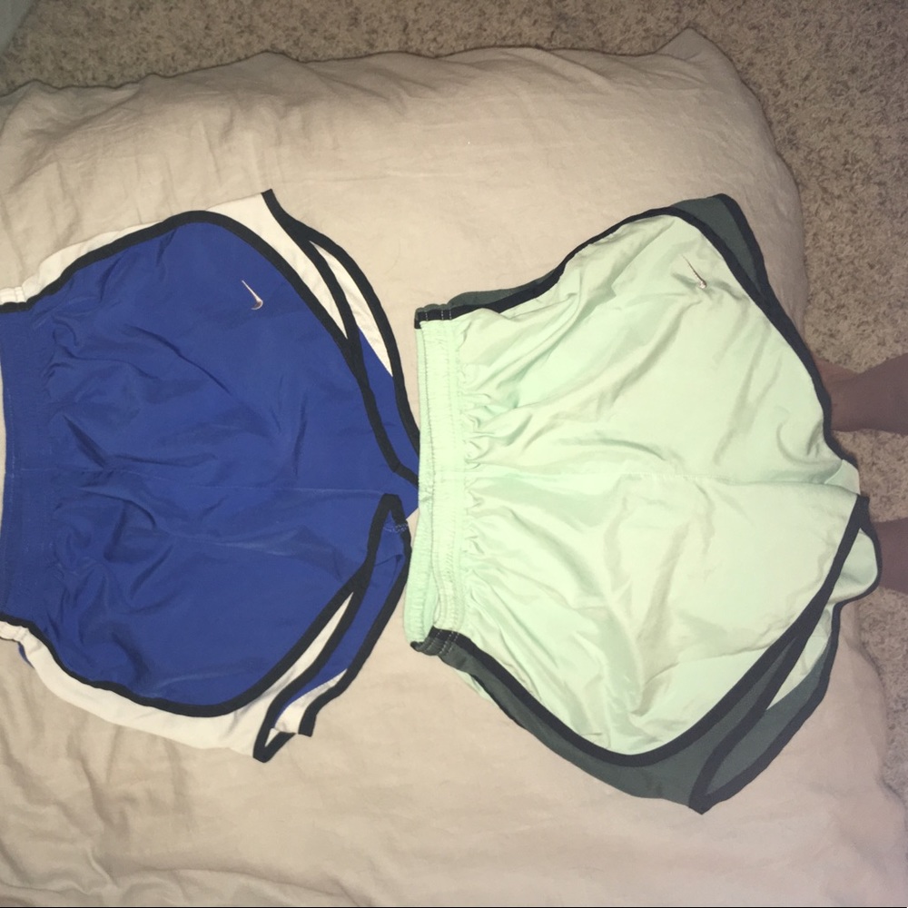2 great condition sz small Nike shorts
