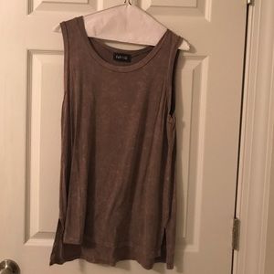 Sleeveless tank