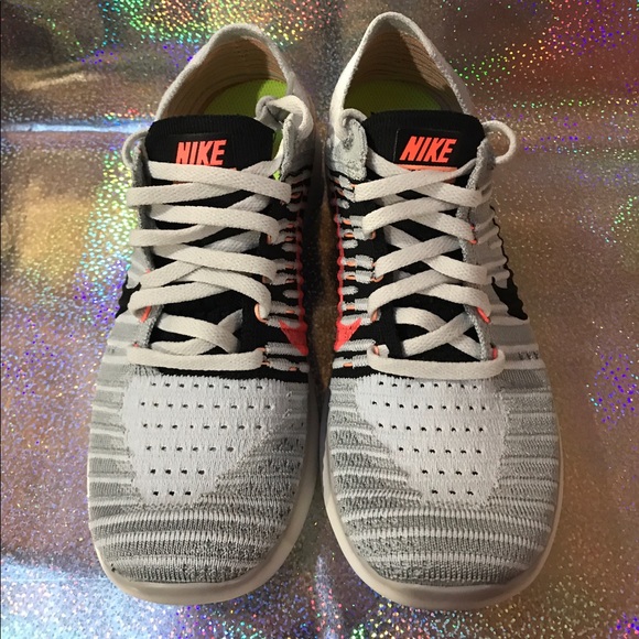"Make an offer"     Nike WMNS Free RN Flyknit. - Picture 2 of 7