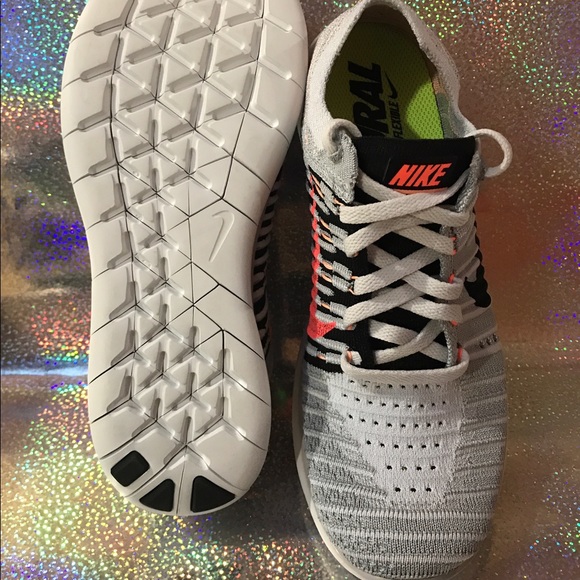 "Make an offer"     Nike WMNS Free RN Flyknit. - Picture 3 of 7