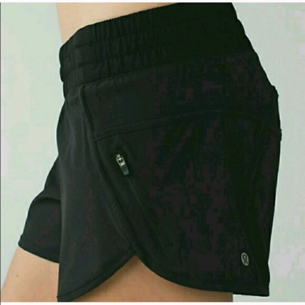 Lululemon Tracker Short in Black Size 6