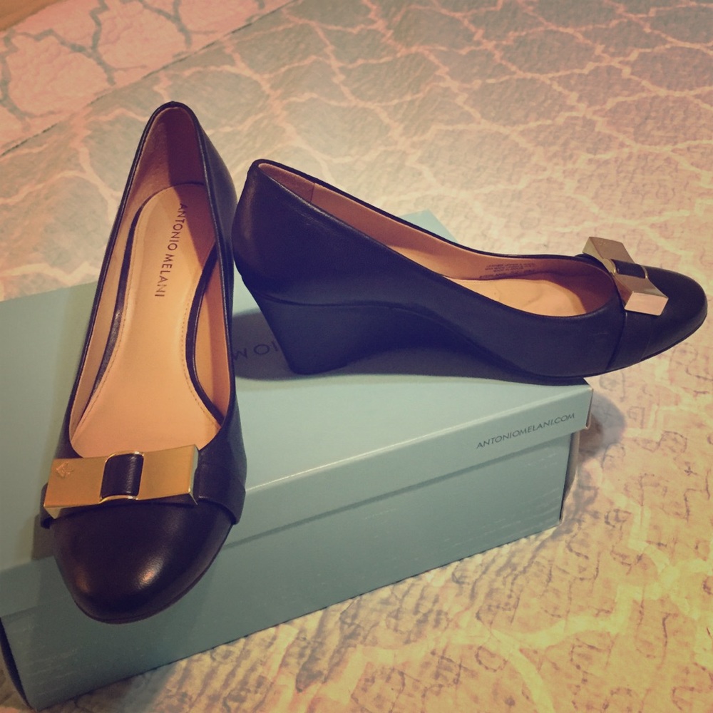 Black wedges