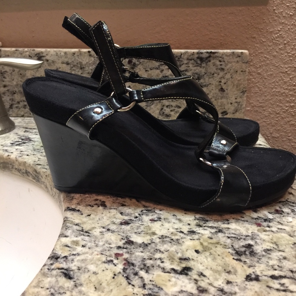 Nine West 8M black wedges 👠