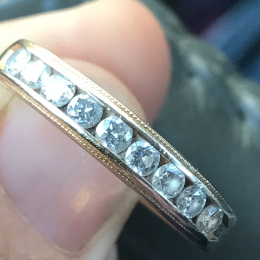 .75ctw  appox diamond band ring!!!💎💍💎💍