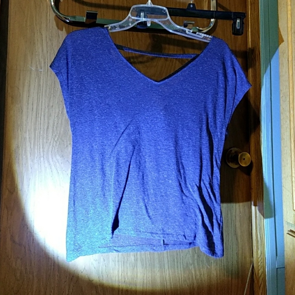 American Eagle Double VNeck Washout Small