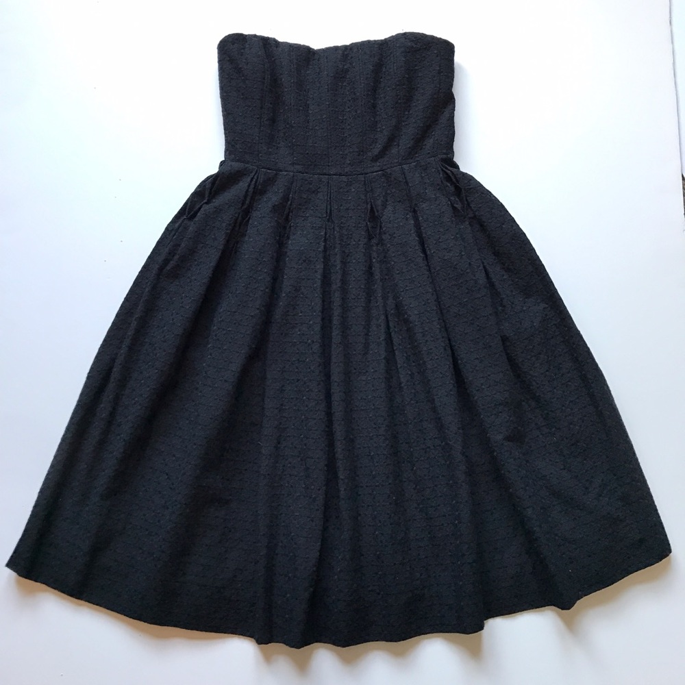 Calvin Klein strapless, embroidered dress w/ pckts