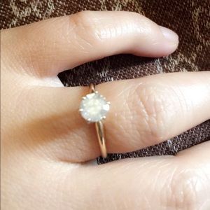 I carat solitaire diamond ring in 14k gold💎💍💎💍
