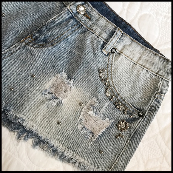 Studded Destroyed Shorts - Picture 4 of 8