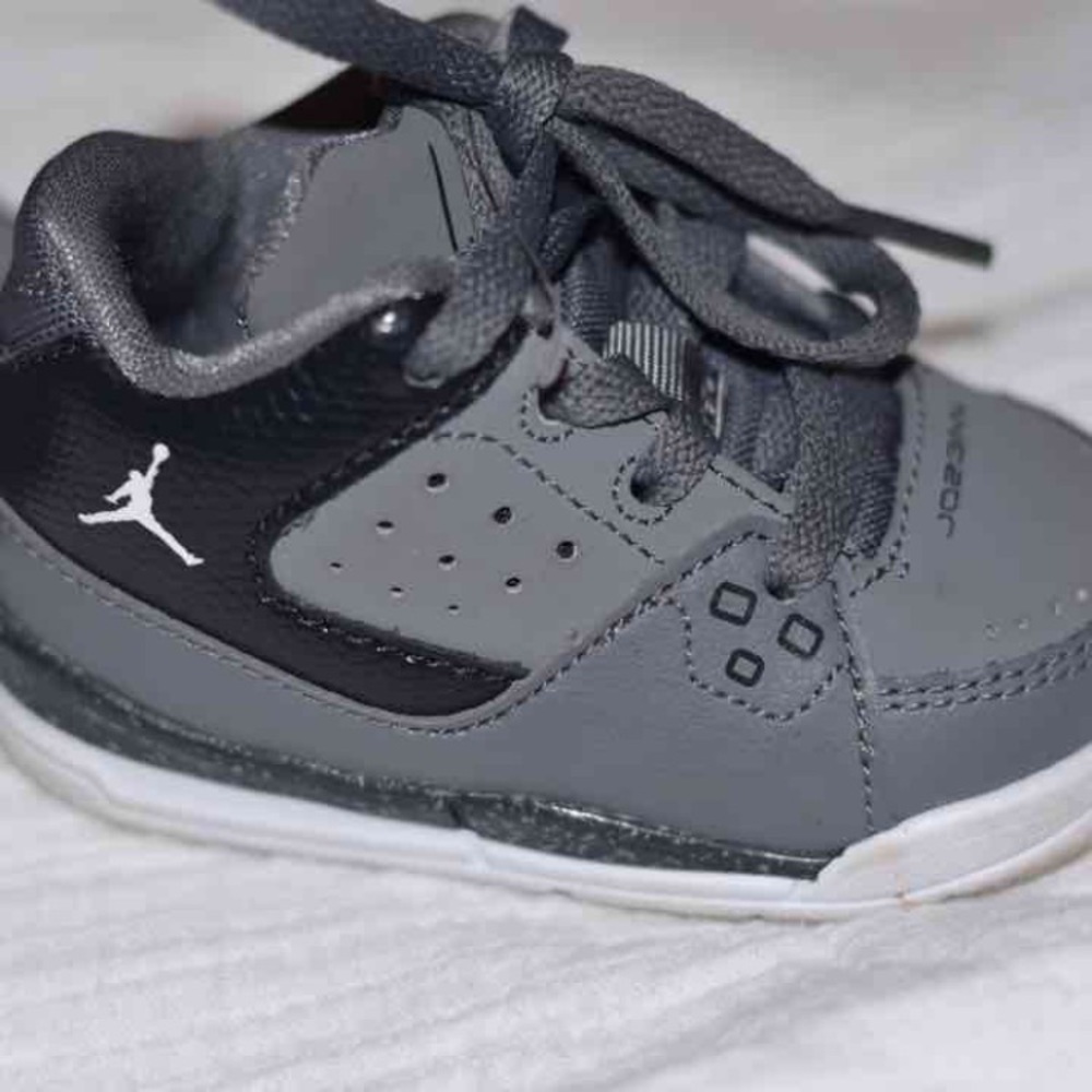 Baby gray retro Jordan shoes