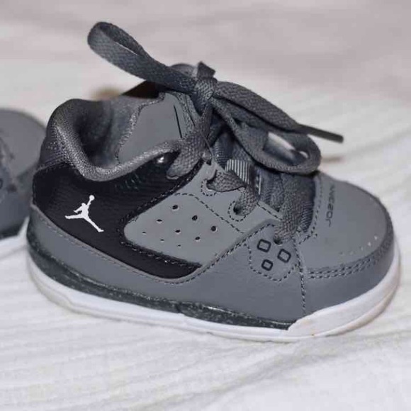 Baby gray retro Jordan shoes - Picture 2 of 3