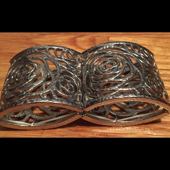 Collapsable Flower Cuff - Picture 2 of 2