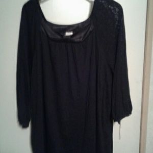 Black blouse w lace sleeves