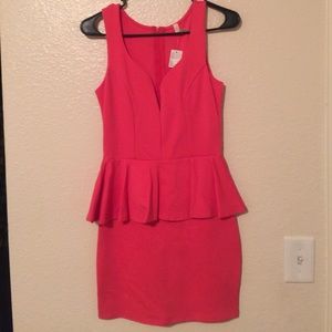 Midi dress in a beautiful coral color!
