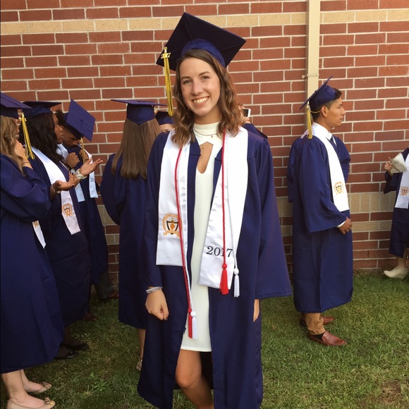 Meet your Posher, Emily - Picture 3 of 3