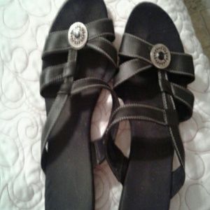 Air Supply slip on sandal??w/round medallion