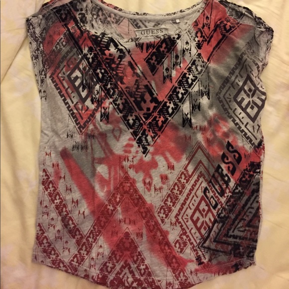 ✨Guess tee! - Picture 1 of 4