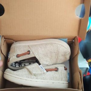 Kid infant TOMS new