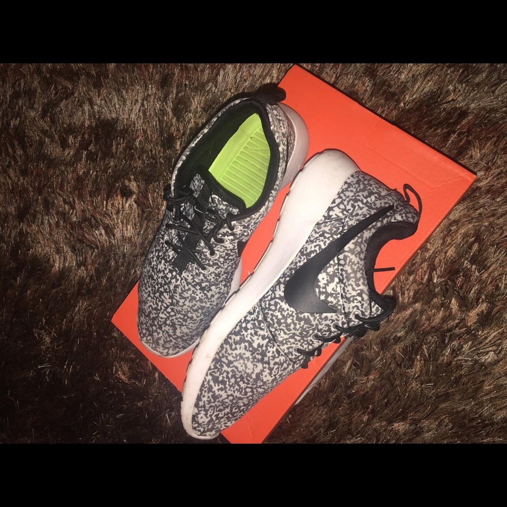 Nike Roshe Sneakers