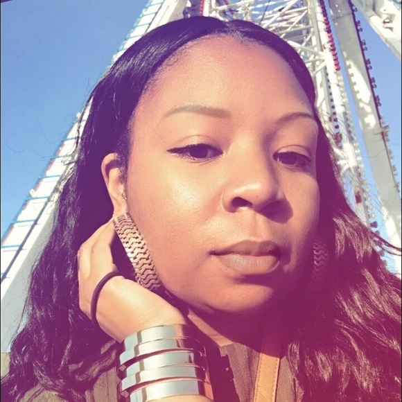 Meet your Posher, Brandi - Picture 2 of 4