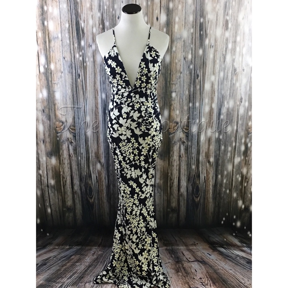 🎉CLEARANCE🎉 Navy Floral Plunging Mermaid Dress - Picture 4 of 4