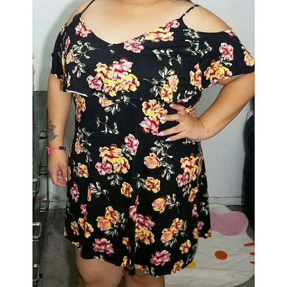 Dresses & Skirts - Off the shoulder floral dress