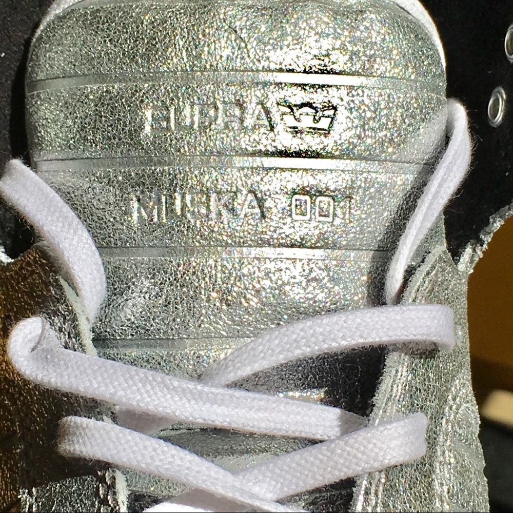 New without box..Supra skytops metallic silver