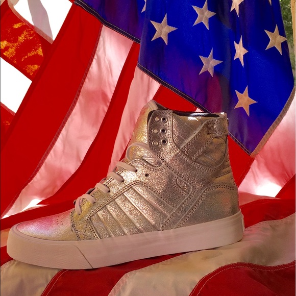 New without box..Supra skytops metallic silver - Picture 2 of 4