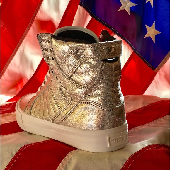 New without box..Supra skytops metallic silver - Picture 3 of 4