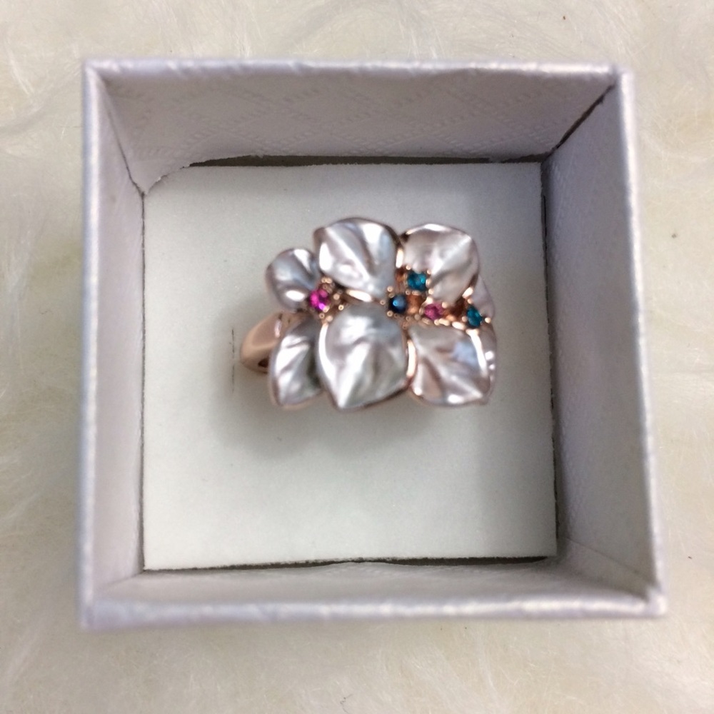 Flower petal rhinestone ring - Picture 6 of 7