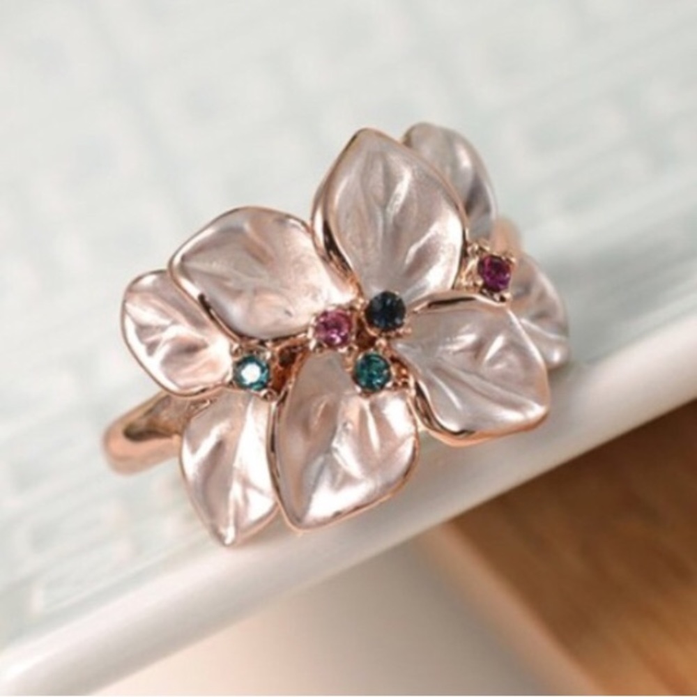 Flower petal rhinestone ring - Picture 7 of 7