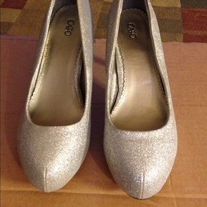 Silver pumps