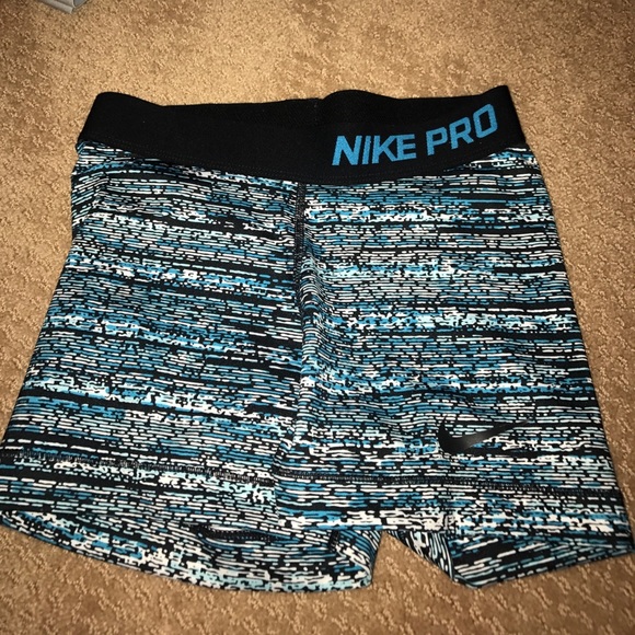 Nike Pros - Picture 2 of 3