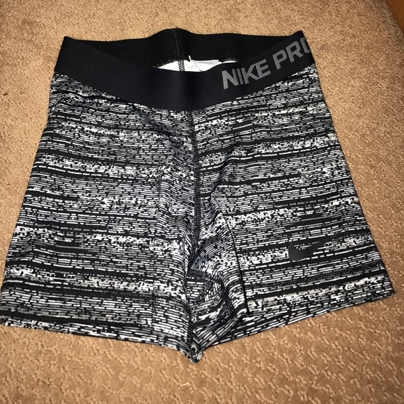 Nike Pros - Picture 3 of 3