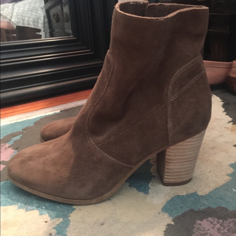 NWOT Vince Camuto suede bootie