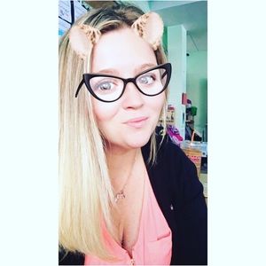 Meet your Posher, Danielle