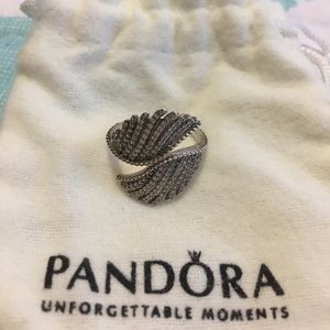 Pandora majestic feather ring