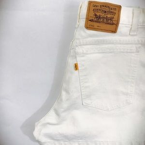VTG HIGH WAISTED LEVI SHORTS