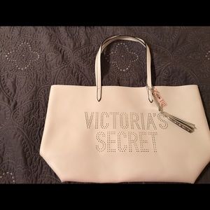 A VS tote bag