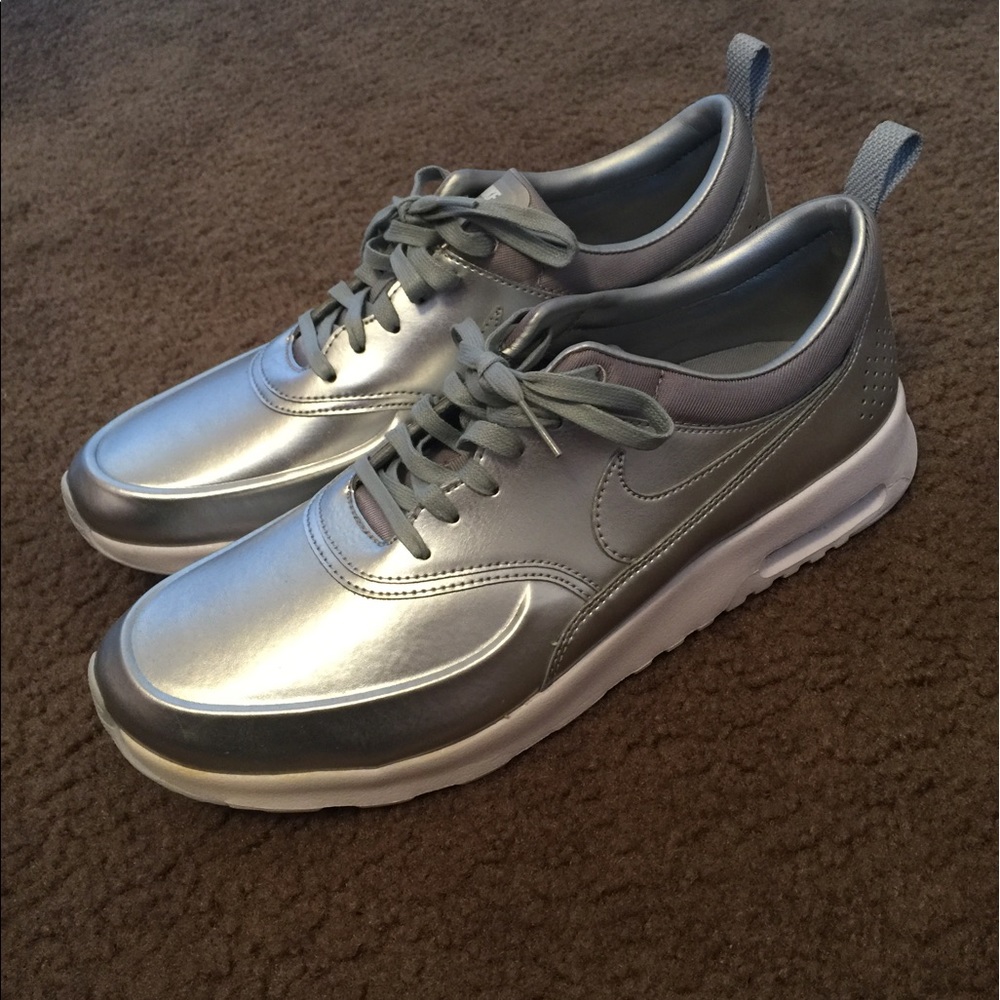 Brand new women's Nike Thea metallic