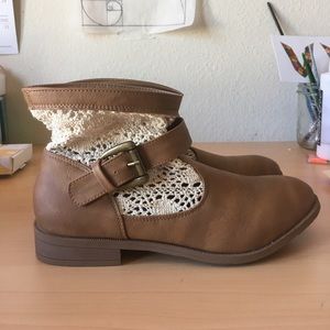 Camel & Lace Ankle Boot