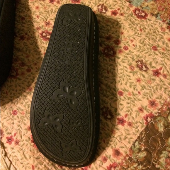 Women Algeria shoes!