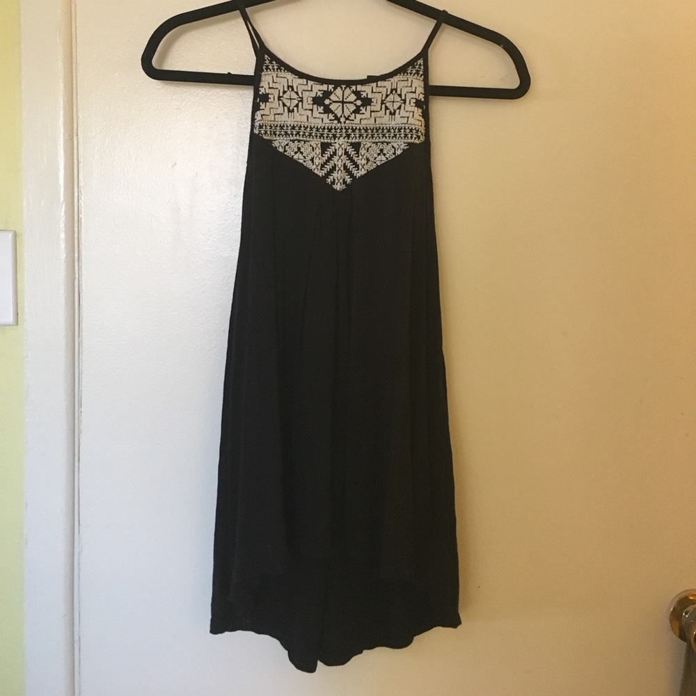 Black and white AMERICAN EAGLE top