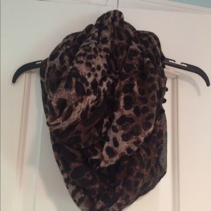 🎀Cheetah print infinity scarf.