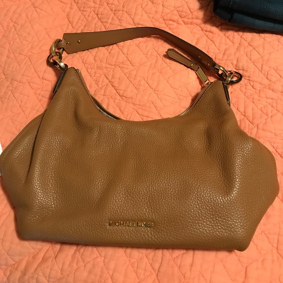 Leather Micheal Kors purse - Picture 1 of 3