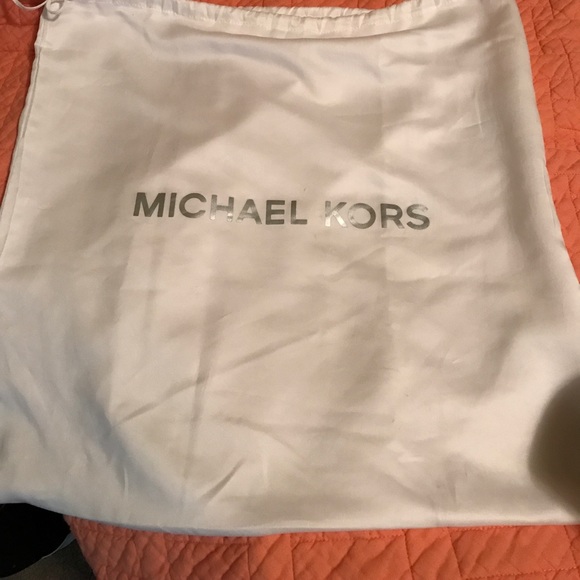 Leather Micheal Kors purse - Picture 3 of 3