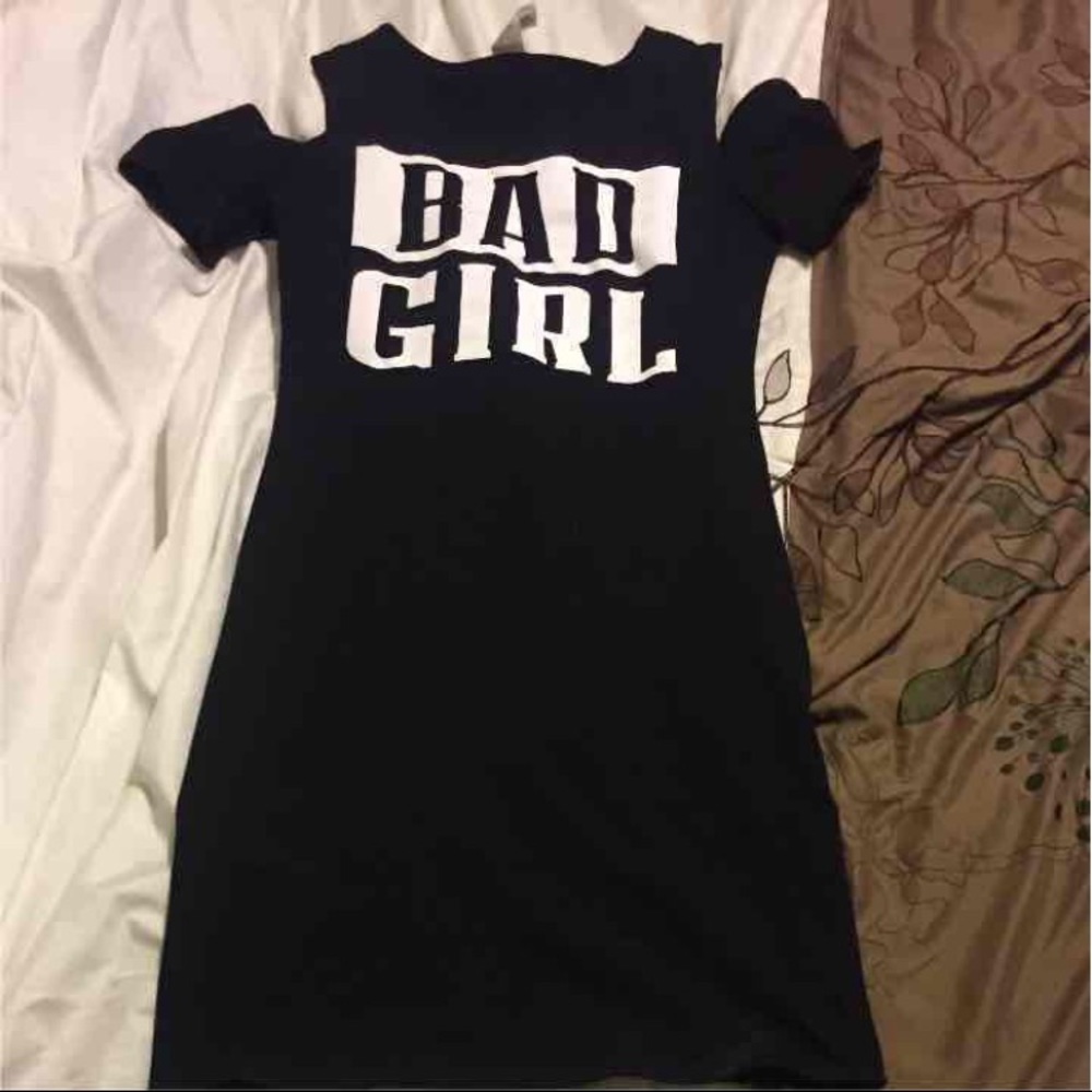 Black open shoulder bodycon dress