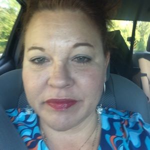 Meet your Posher, Lorie