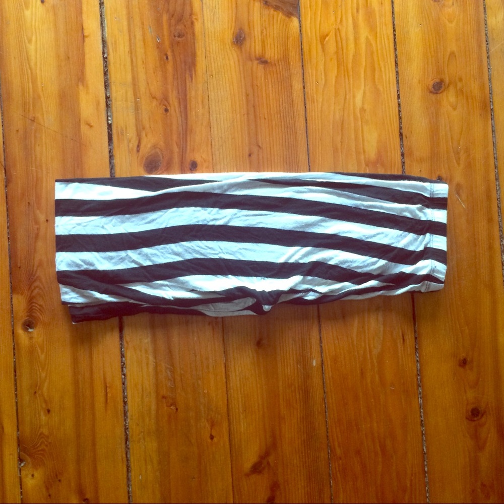 Black and white striped leggings