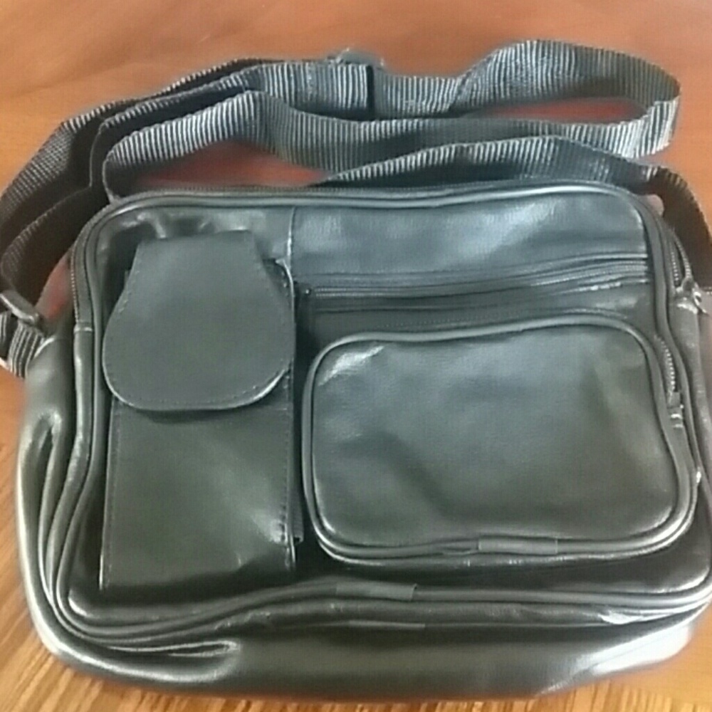 CROSS BODY PURSE